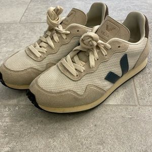 Women’s Veja Sneaker